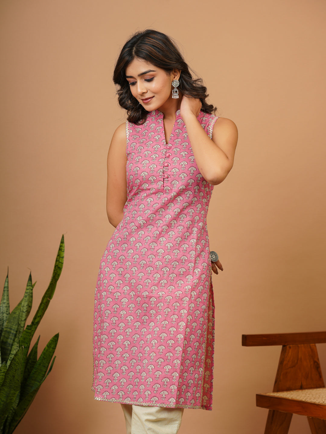 Pink Buta B.P. Kurti