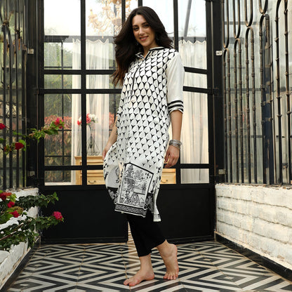 Contrast Ethnic Print Kurta With Trousers Set