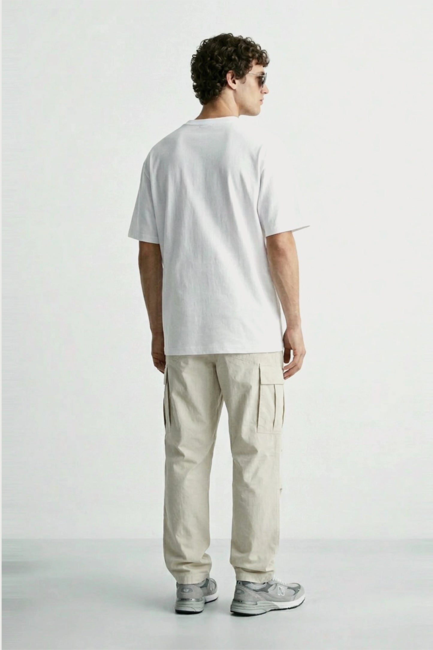 Men’s off white loosefit twill cotton cargo pants