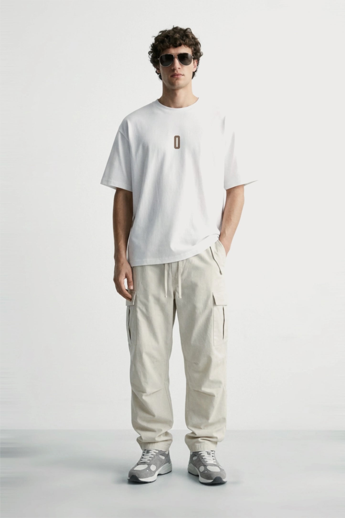 Men’s off white loosefit twill cotton cargo pants