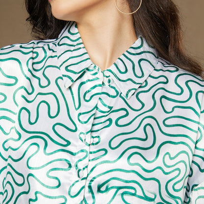 Contrast-Lined Oversized Shirt