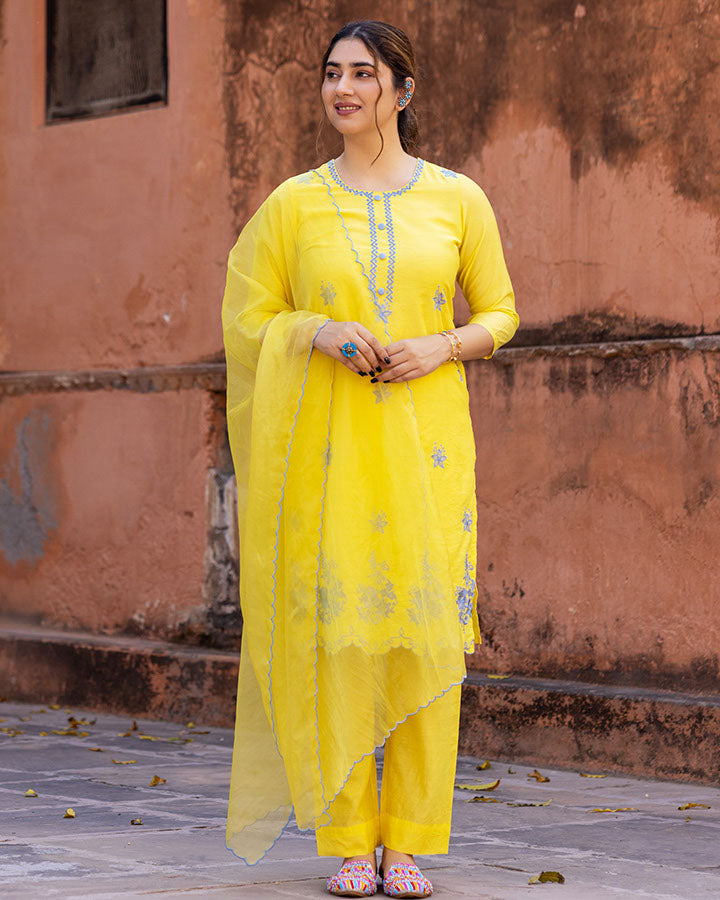 MAHIRA CHANDERI SUIT SET