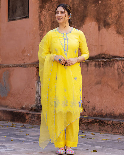 MAHIRA CHANDERI SUIT SET