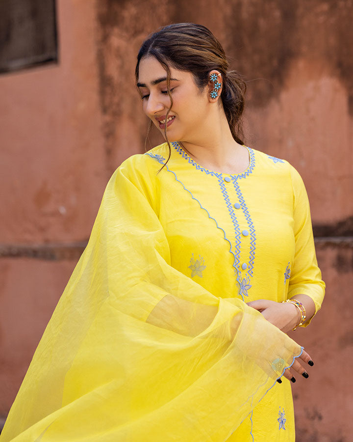 MAHIRA CHANDERI SUIT SET