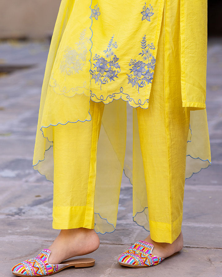 MAHIRA CHANDERI SUIT SET