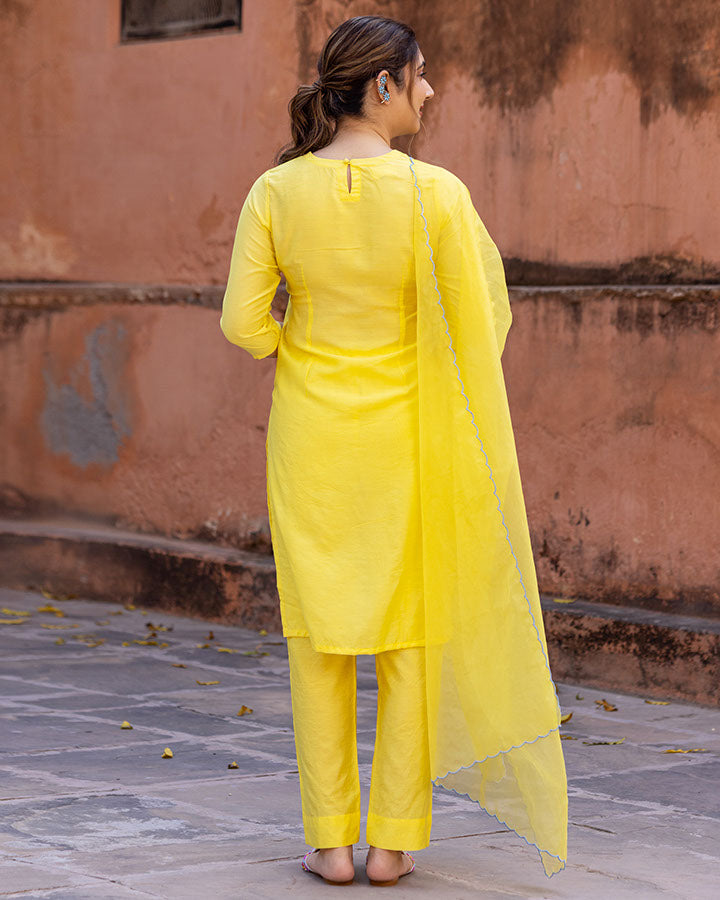 MAHIRA CHANDERI SUIT SET