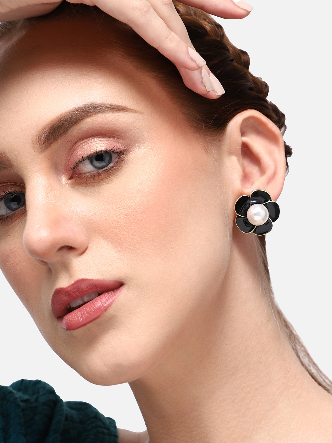 GOLD PLATED CASUAL PEARLS STUD FOR WOMEN