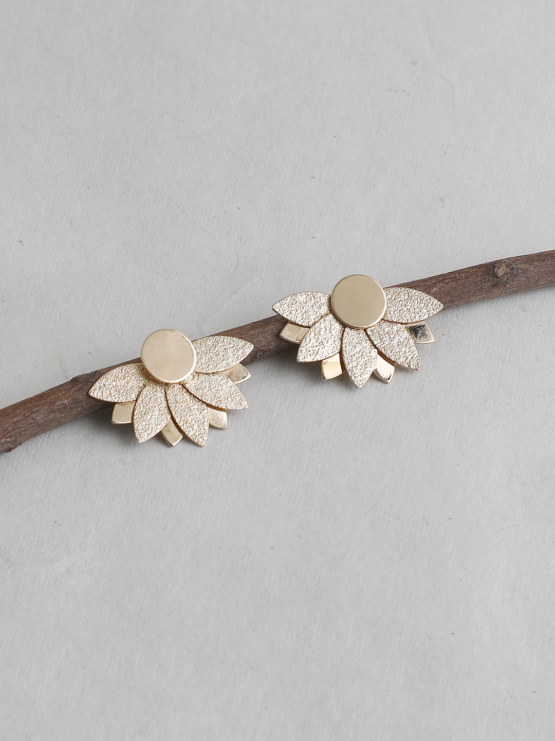 GOLD PLATED CASUAL DESIGNER STUD FOR WOMEN