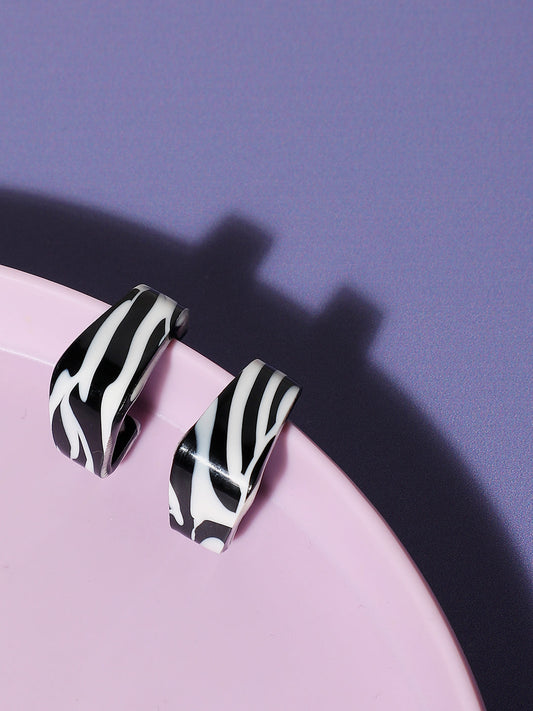 BLACK AND WHITE PRINTED EARRING FOR WOMEN