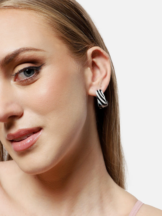 BLACK AND WHITE PRINTED EARRING FOR WOMEN