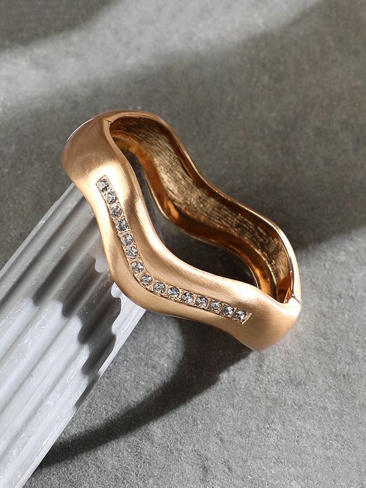 The Onda Bangle Bracelet - Brass Gold-SOHIBR6187