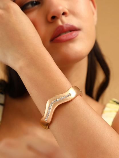 The Onda Bangle Bracelet - Brass Gold-SOHIBR6187