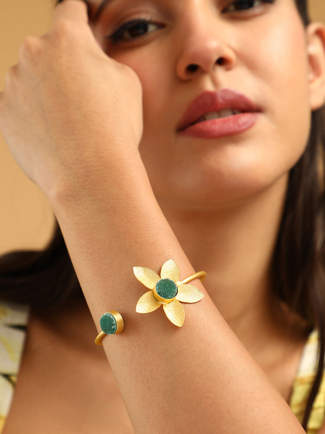 The Flùr Cuff Bracelet - Emerald Green-SOHIBR6250