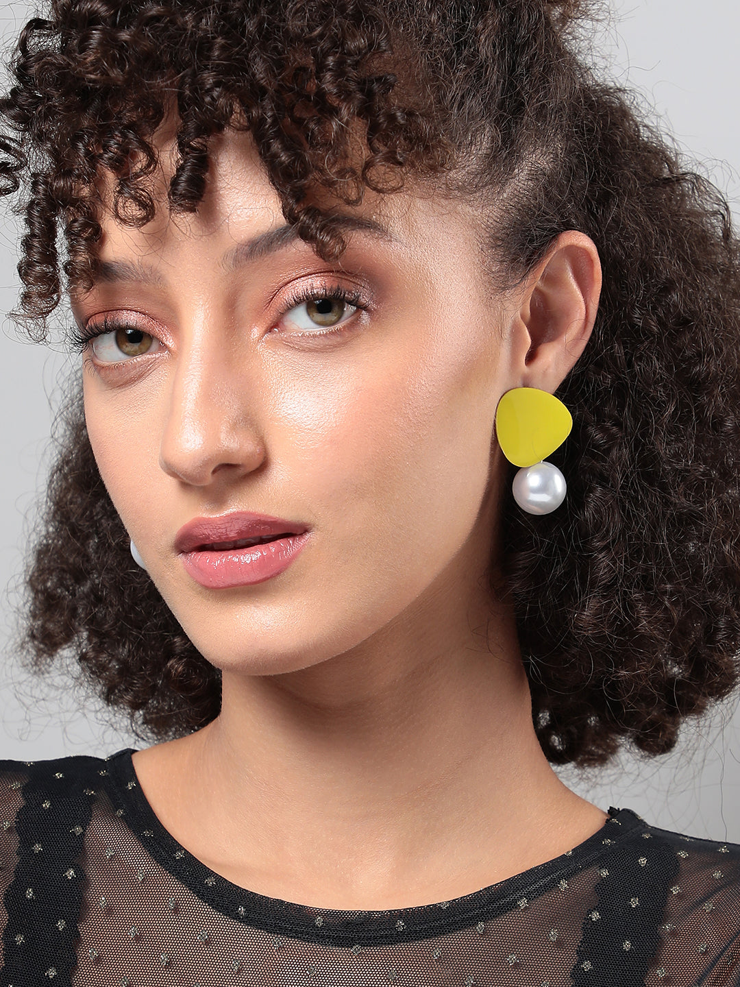 Set Of 2 Gold-Plated Pearls Beaded Drop Earrings