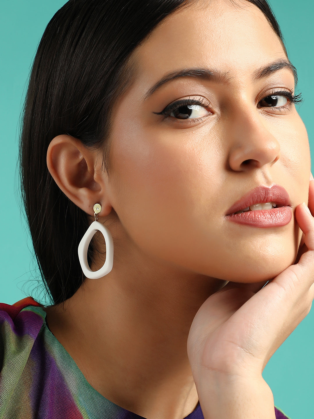 The Oyuk Drop Earrings - Daisy White-SOHIER6259