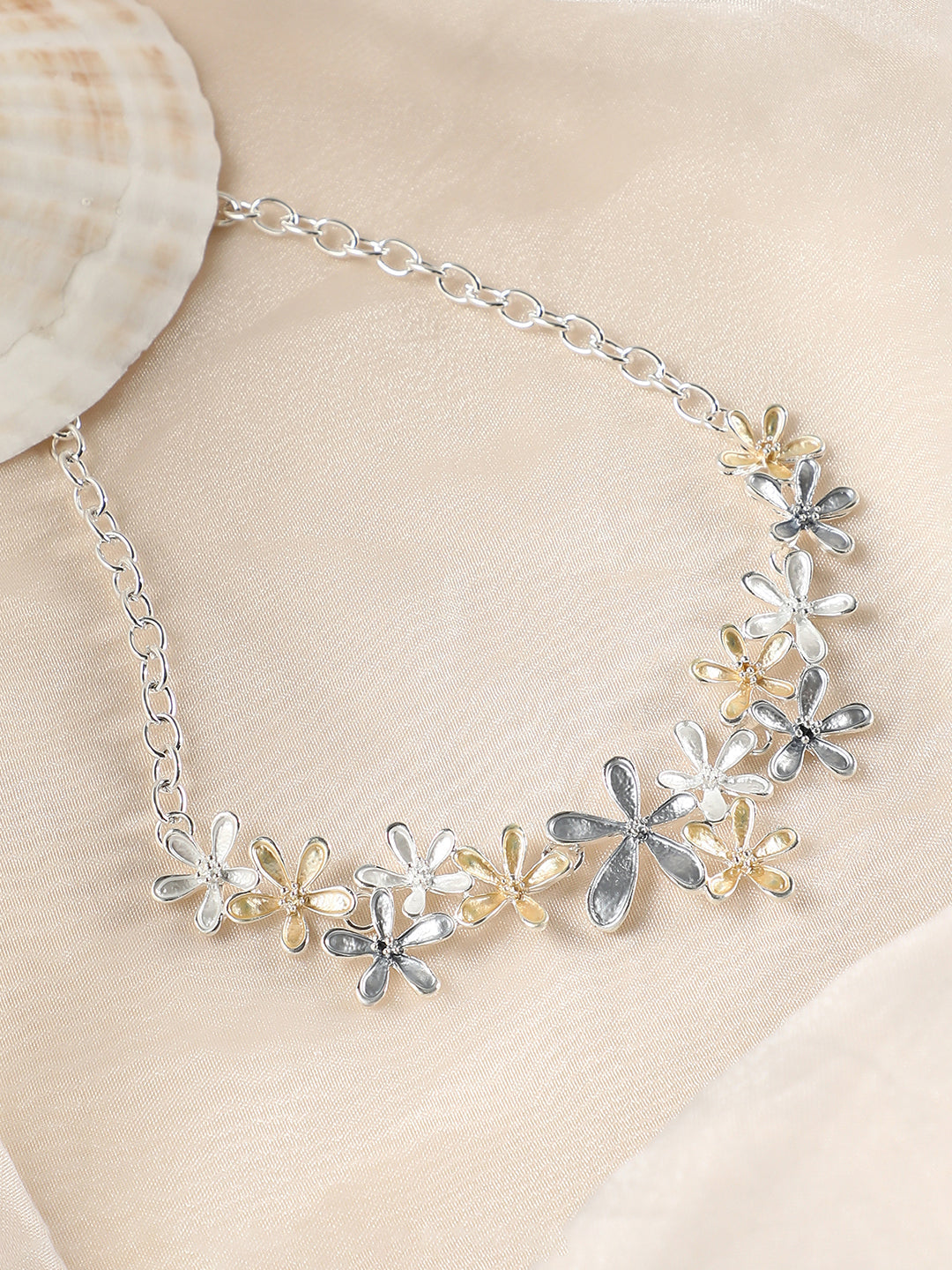 The Daisy Collar Necklace - Champayne Gold:Metallic Silver-SOHINC6231