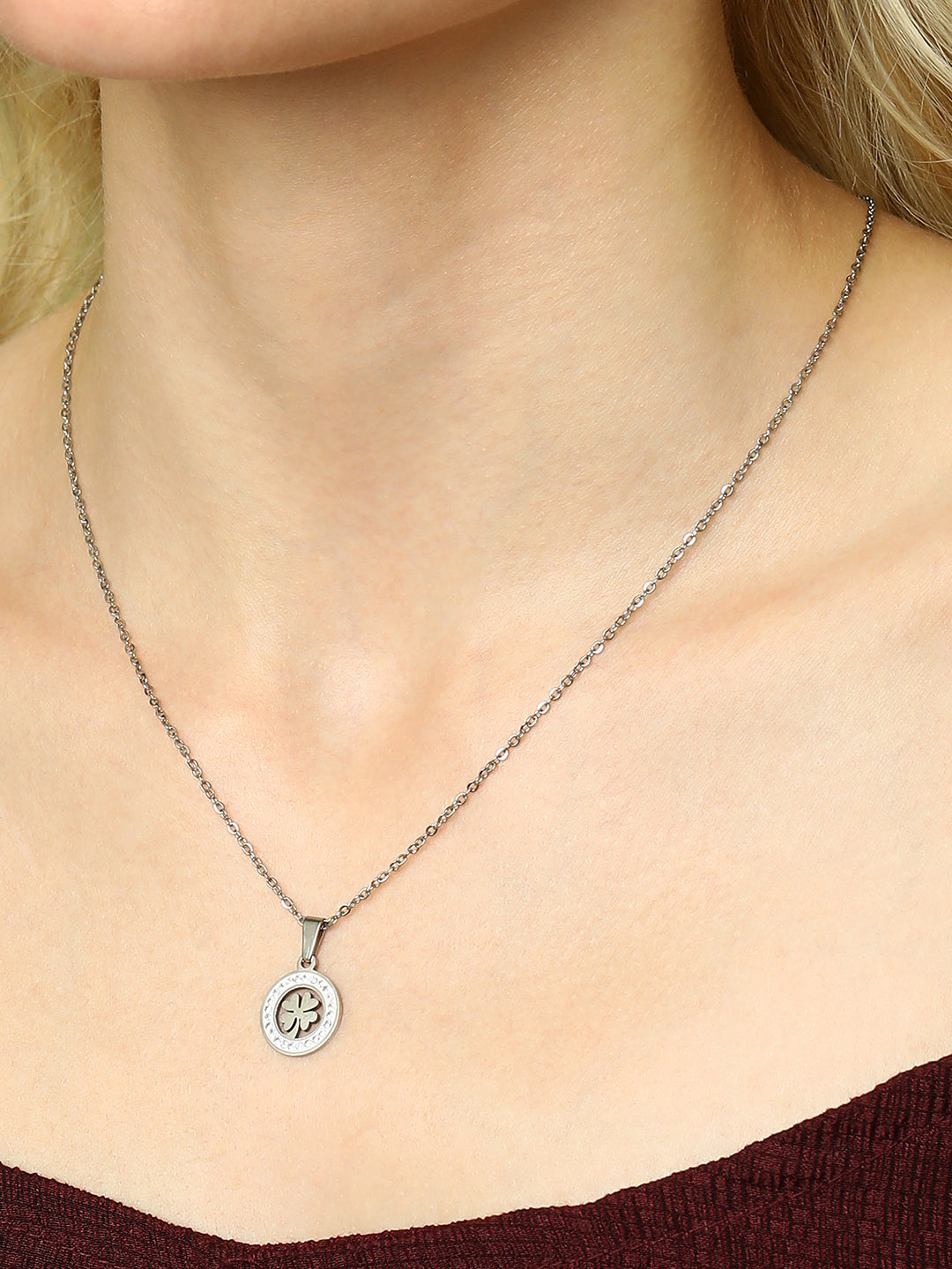 The Clover Pendant Necklace - Metallic Silver-SOHINC8846