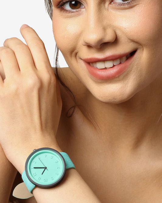Blue & Black Analog Round Dial With Black Hour Marker & Blue Leather Strap