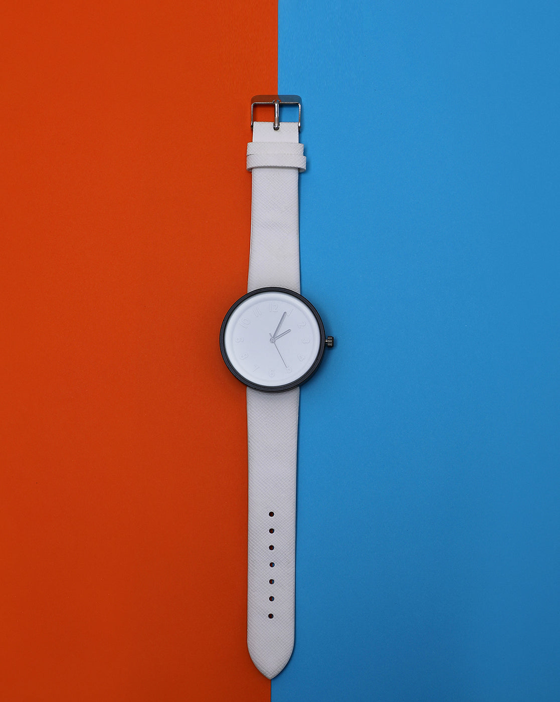 White & Black Analog Round Dial With Black Hour Marker & White Leather Strap
