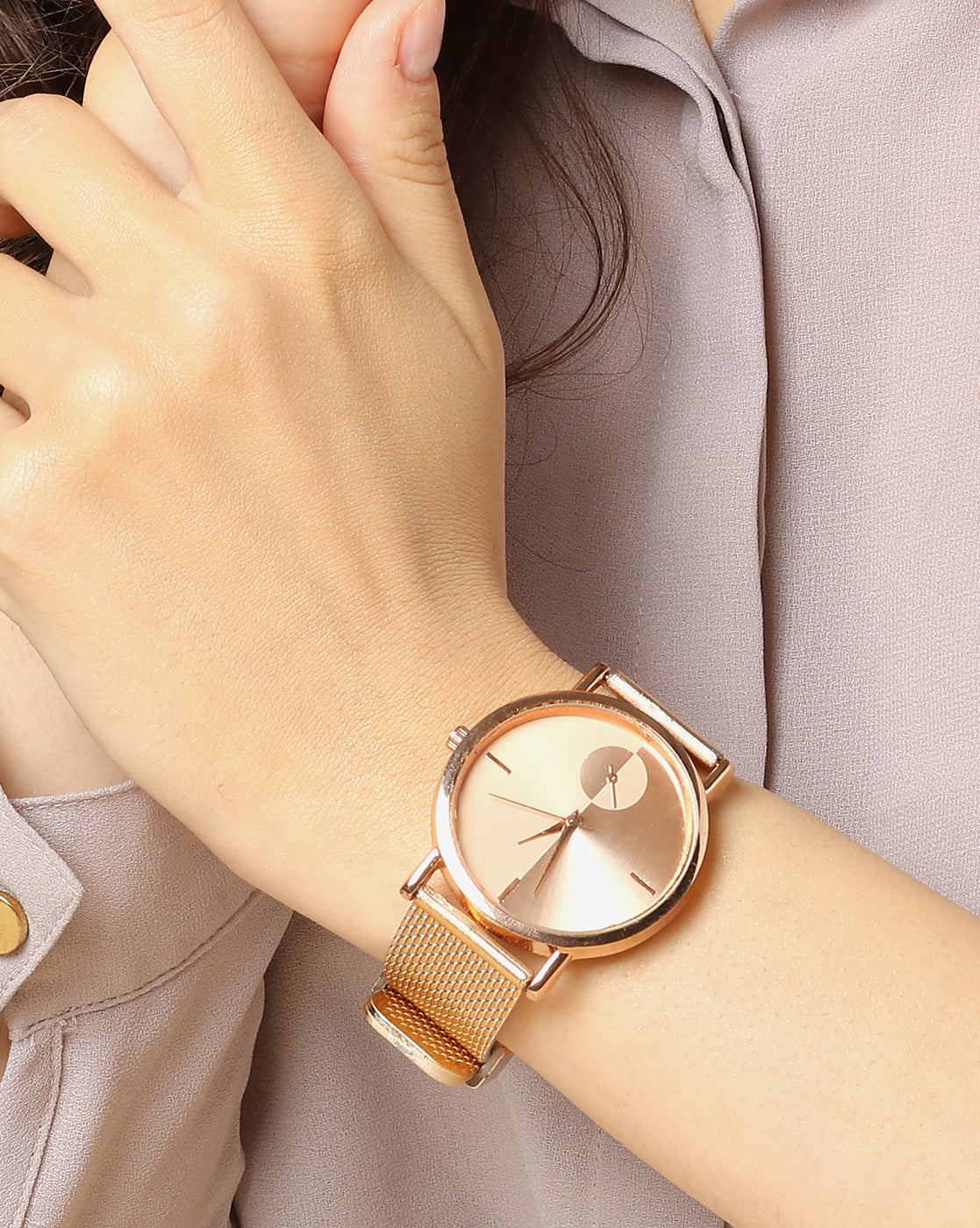 Rose Gold Analog Round Dial With Metal Mesh Strap