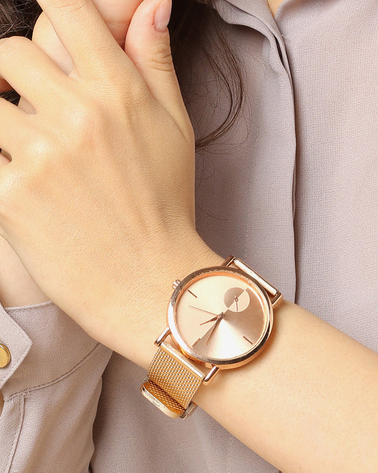 Rose Gold Analog Round Dial With Metal Mesh Strap