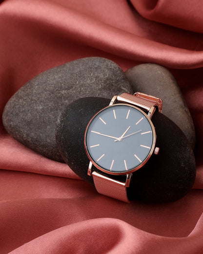 Black Analog Round Dial With Gold Hour Marker & Gold Metal Mesh Strap