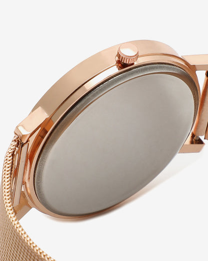 WHITE ANALOG ROUND DIAL WITH GOLD HOUR MARKER AND GOLD METAL MESH STRAP