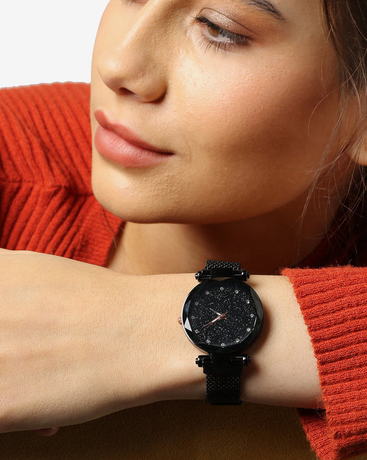 Black Analog Round Dial & Gold Hour Marker With Black Metal Mesh Strap