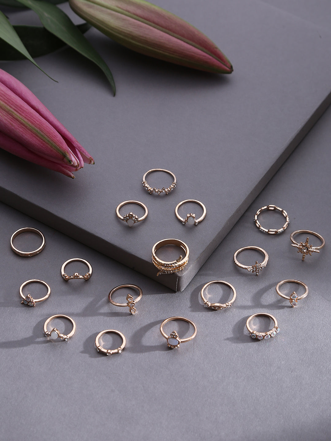 Pack of 17 Modern Rings