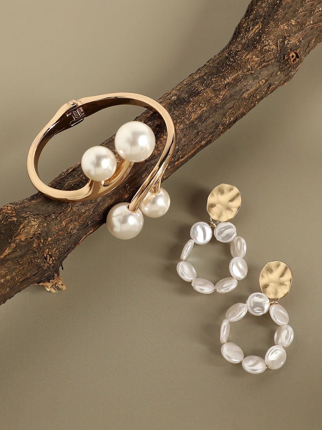 Pack Of Pearl Earrings & Bracelet