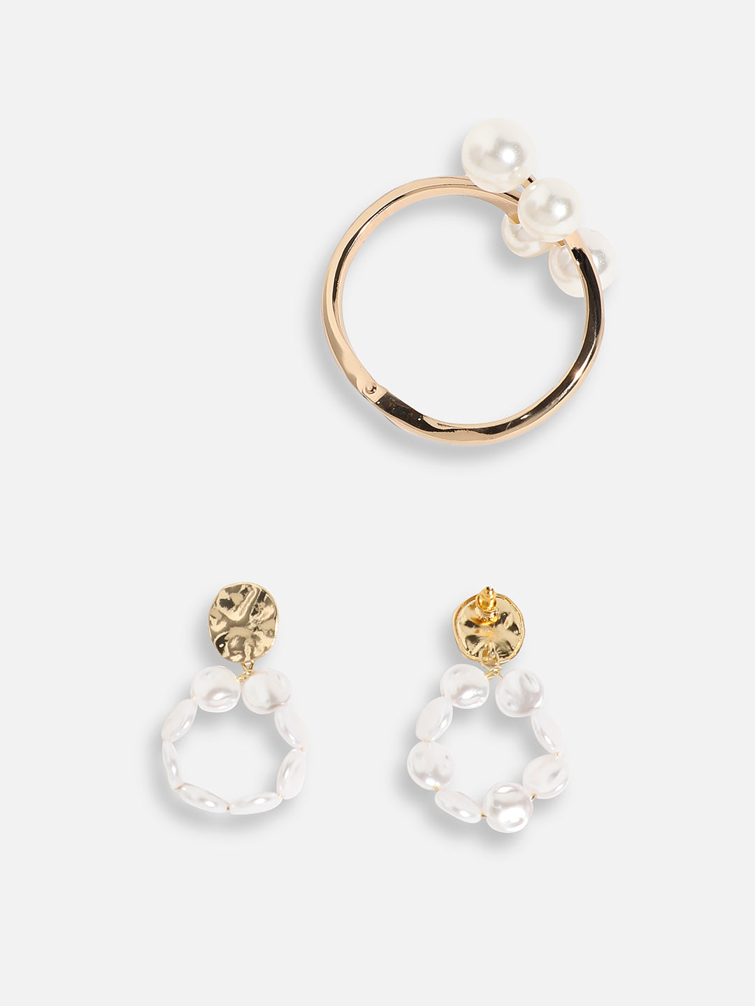 Pack Of Pearl Earrings & Bracelet 