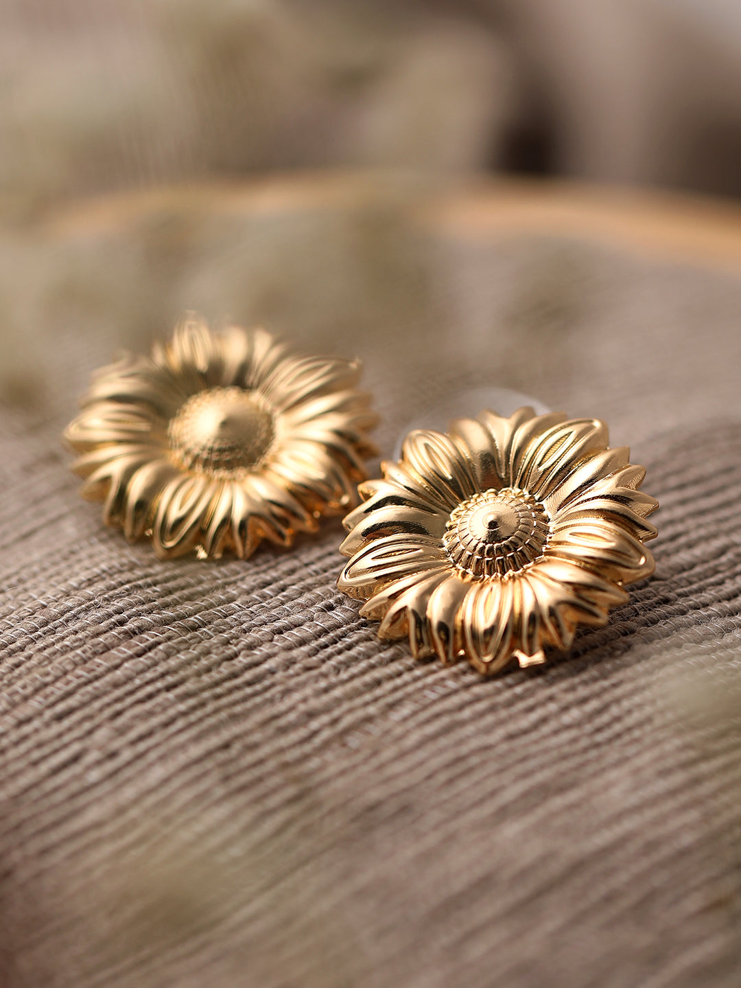 GOLD PLATED PARTY DESIGNER STUD FOR WOMEN