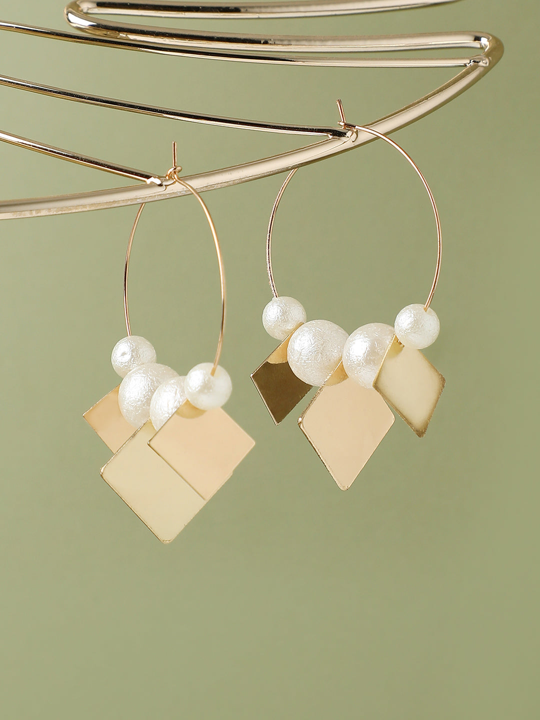 Glimmering Pearls