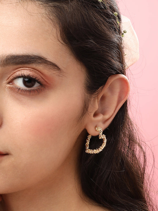 Pack Of Gold-Plated Earrings and Maang Tikka