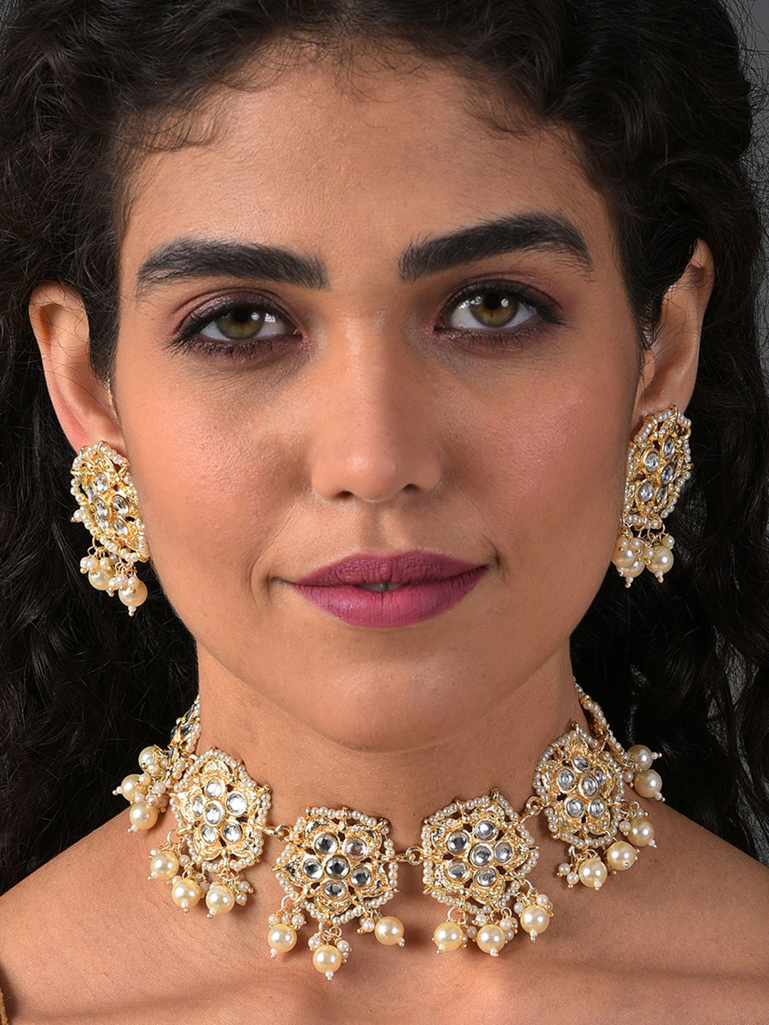 GOLD KUNDAN CHOKER WITH EARRINGS
