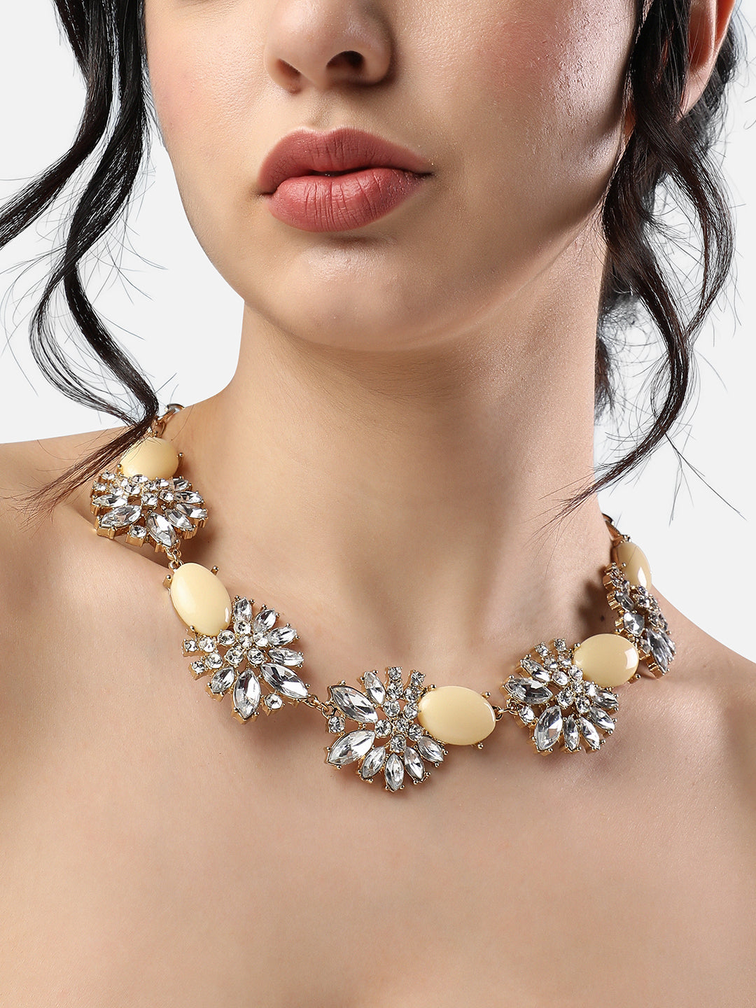 Esra Collarbone Necklace