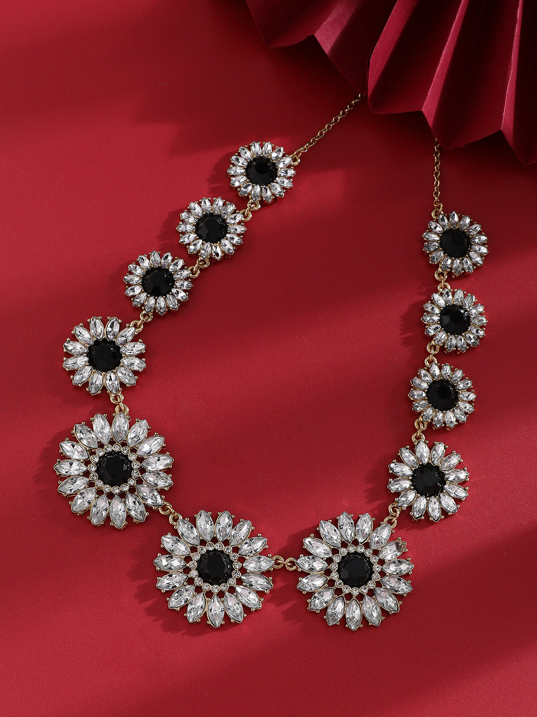 Fleur Collarbone Neckace