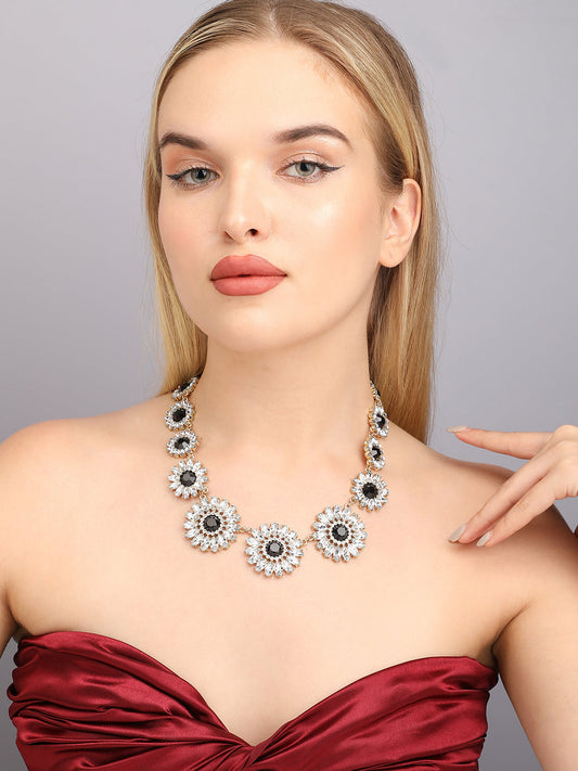 Fleur Collarbone Neckace