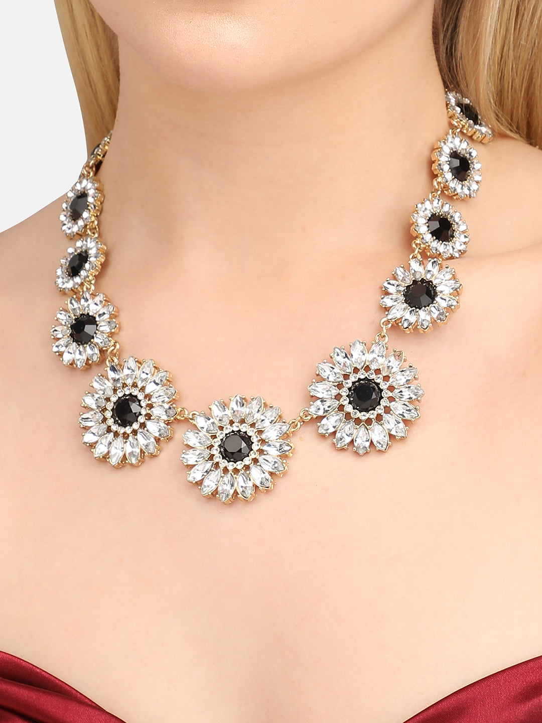 Fleur Collarbone Neckace