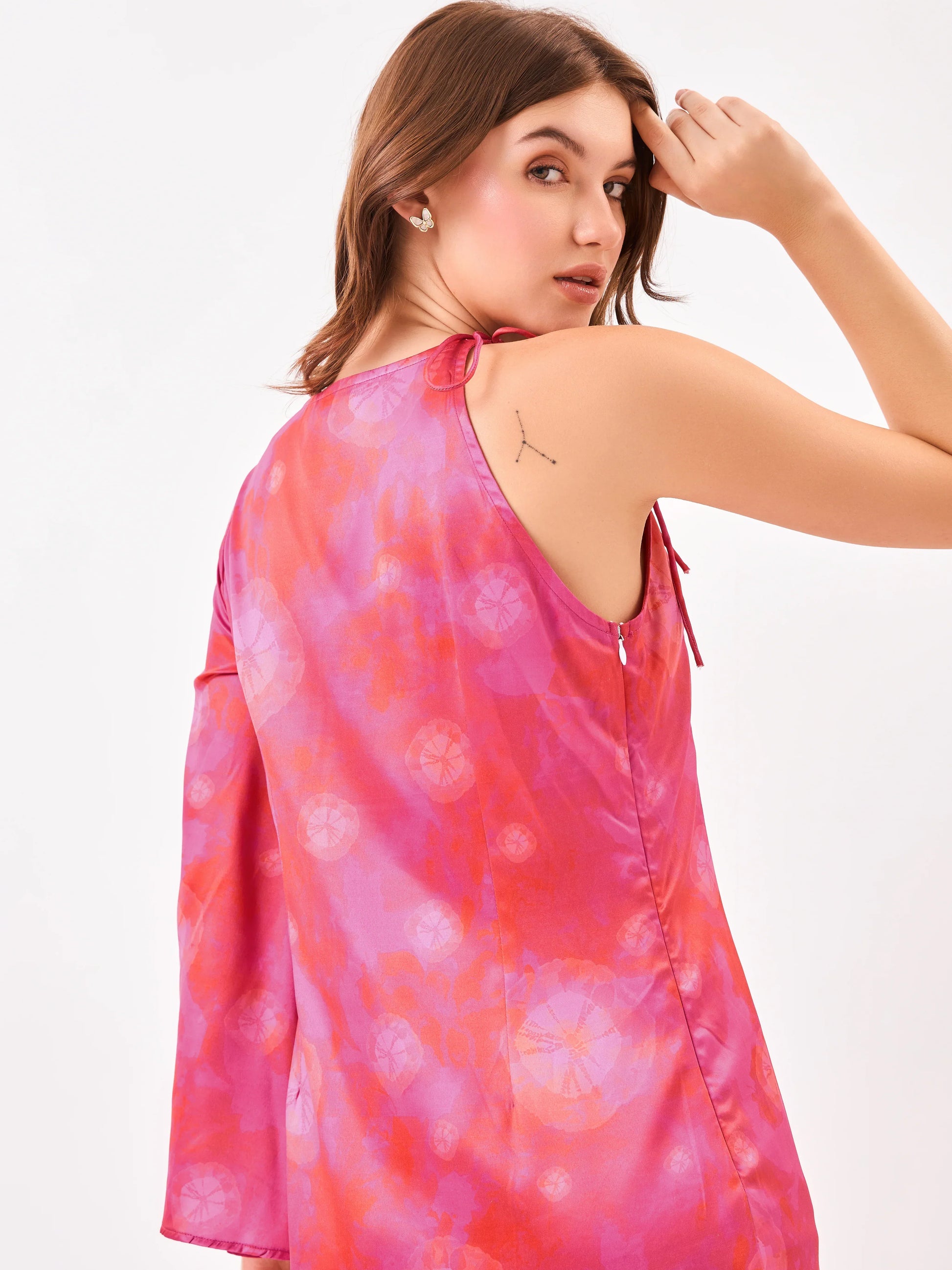 Female model wearing a pink tie-dye dress with side zip from Stylera