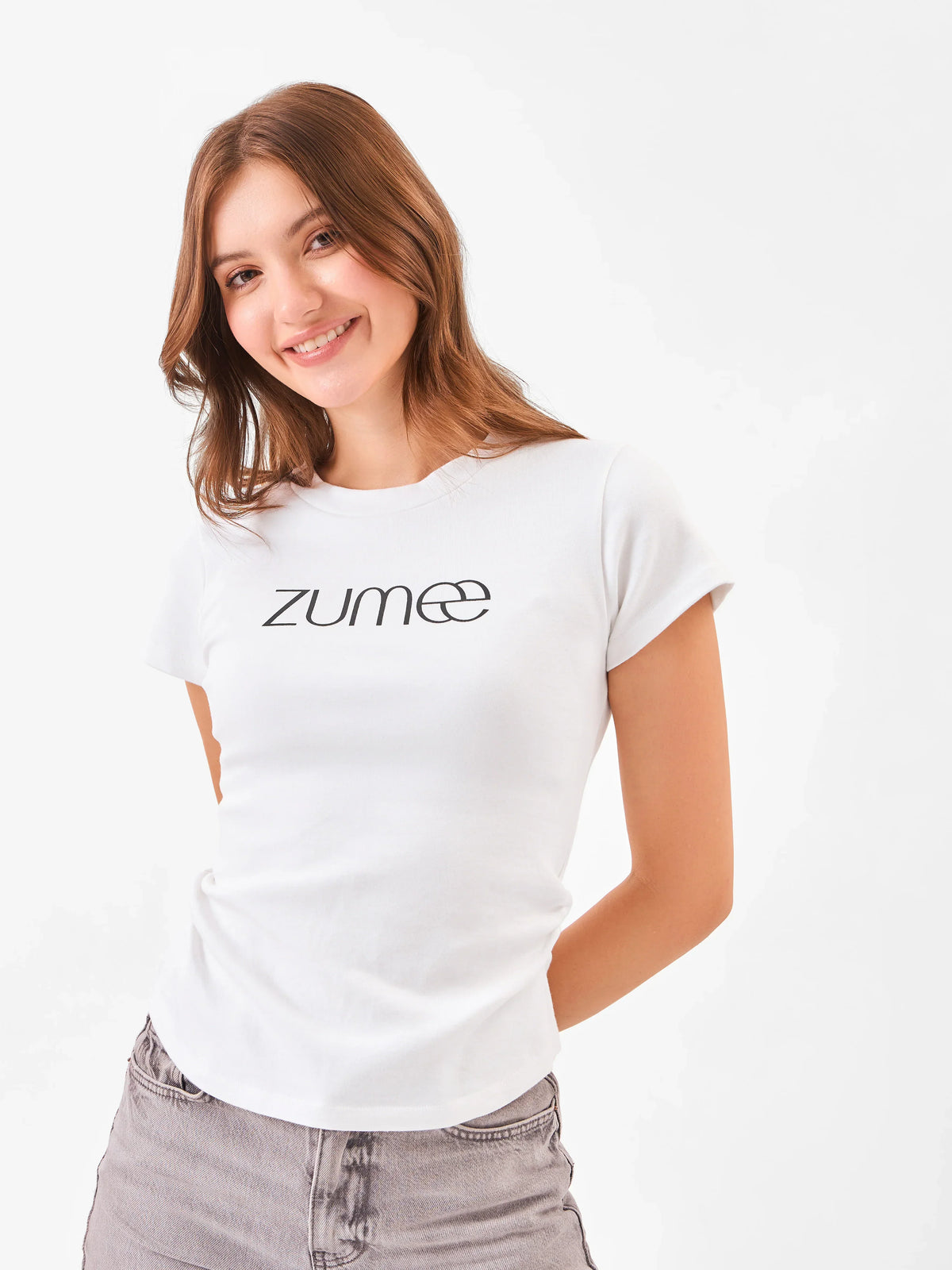 Female model wearing a short sleeves white t-shirt with 'zumee' logo from Stylera
