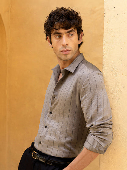 Men's Slim Fit Pinstriped Casual Shirt