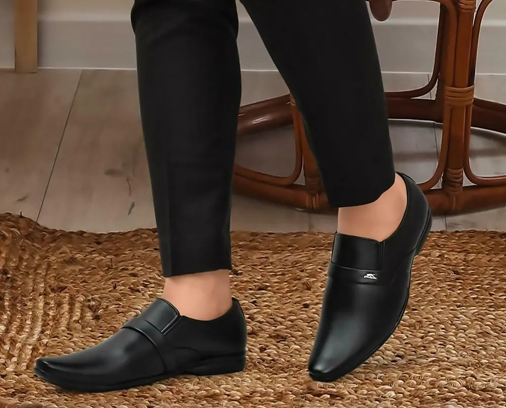 WUGO Latest Trendy Men Formal Shoes Office Shoes Outdoor Shoes Business Shoes For Men's & Boys - Black