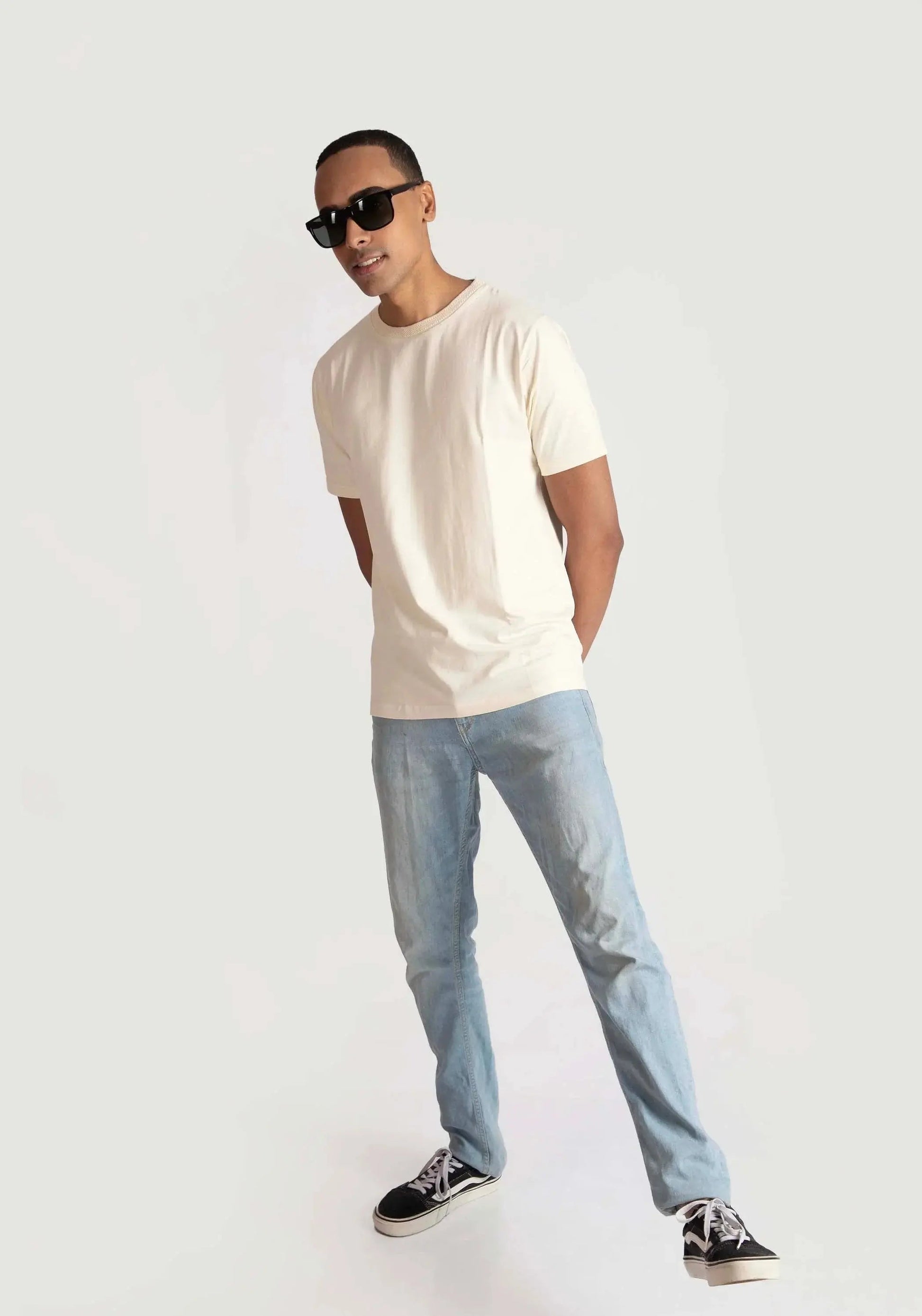 Stylera men's trendy cream t-shirt worn with light blue jeans and black sneakers