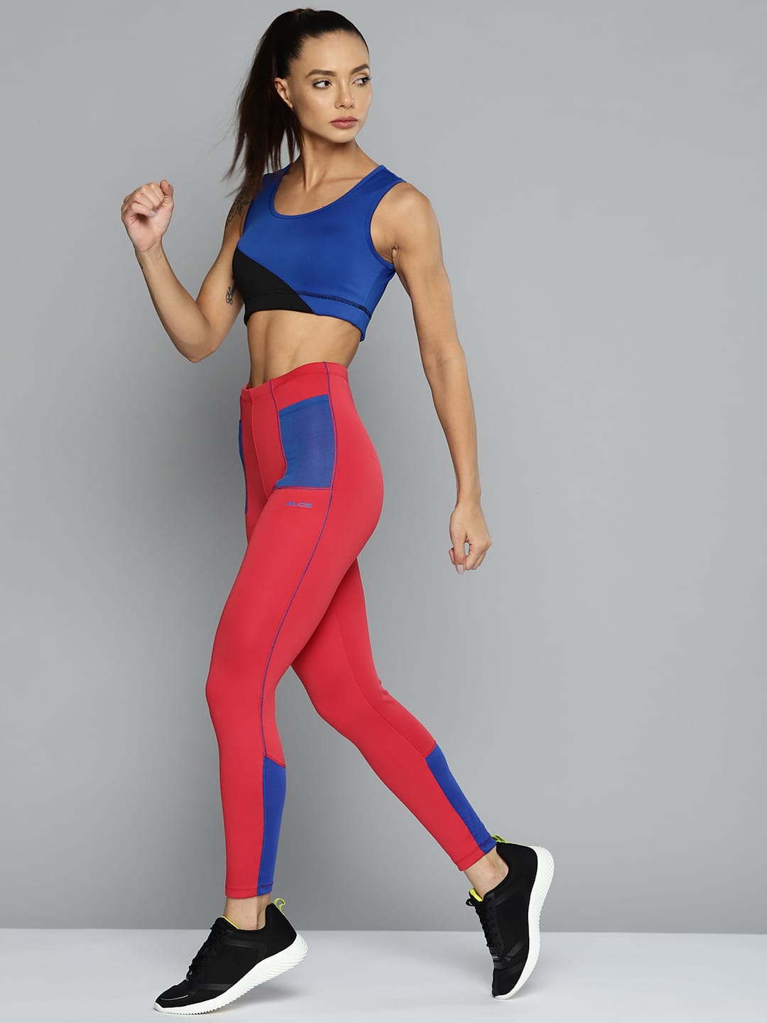 Women's blue black colourblocked sports bra with seamless finish and comfortable fit by Alcis.
