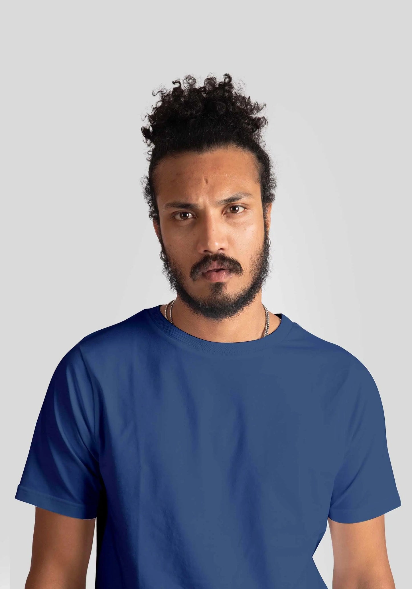 Stylera blue jacquard regular fit t-shirt worn by man with curly hair and beard