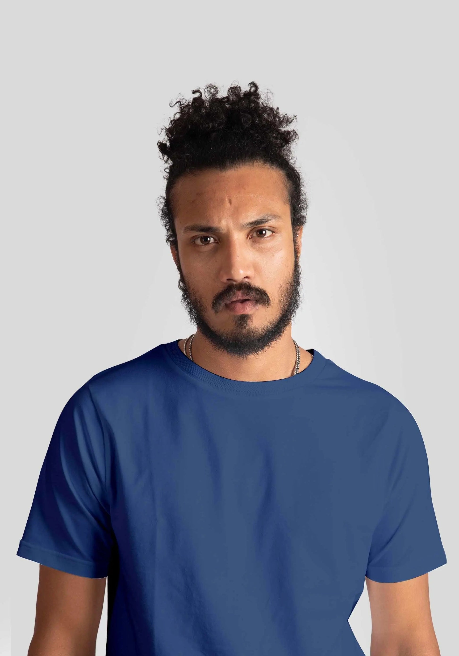 Stylera blue jacquard regular fit t-shirt worn by man with curly hair and beard