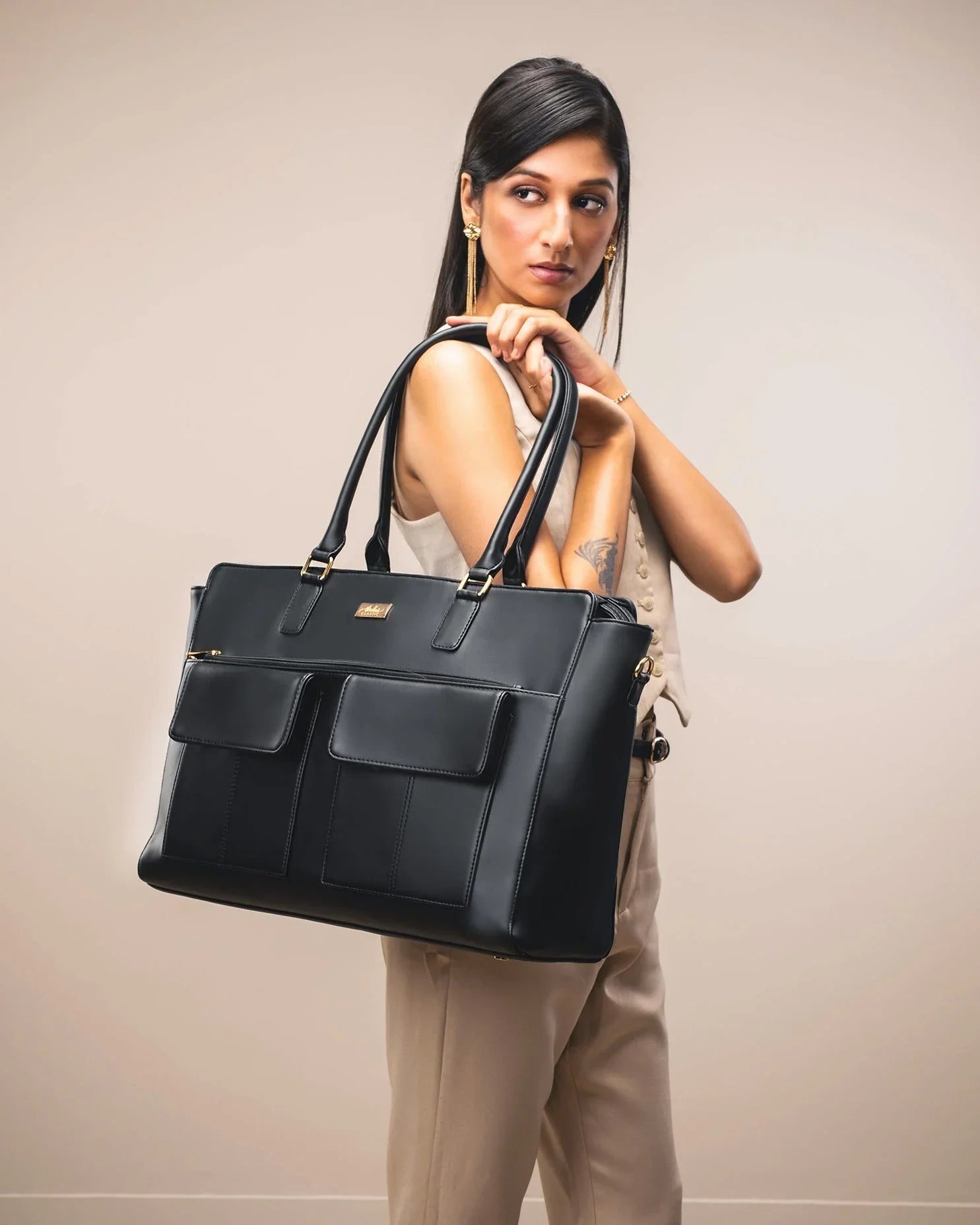 Stylish oversized tote bag from Stylera, a fashionable large tote for laptops