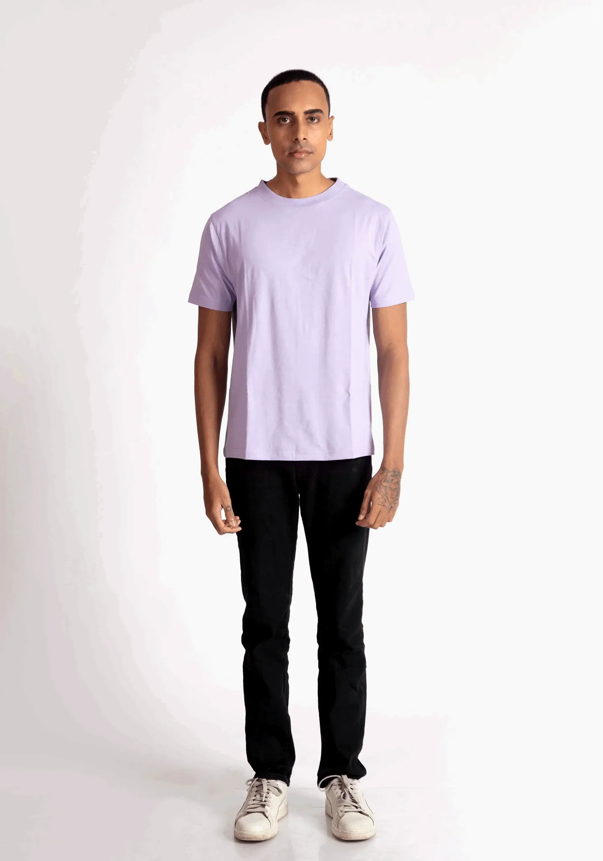 Stylera lavender t-shirt for men paired with black pants and white sneakers