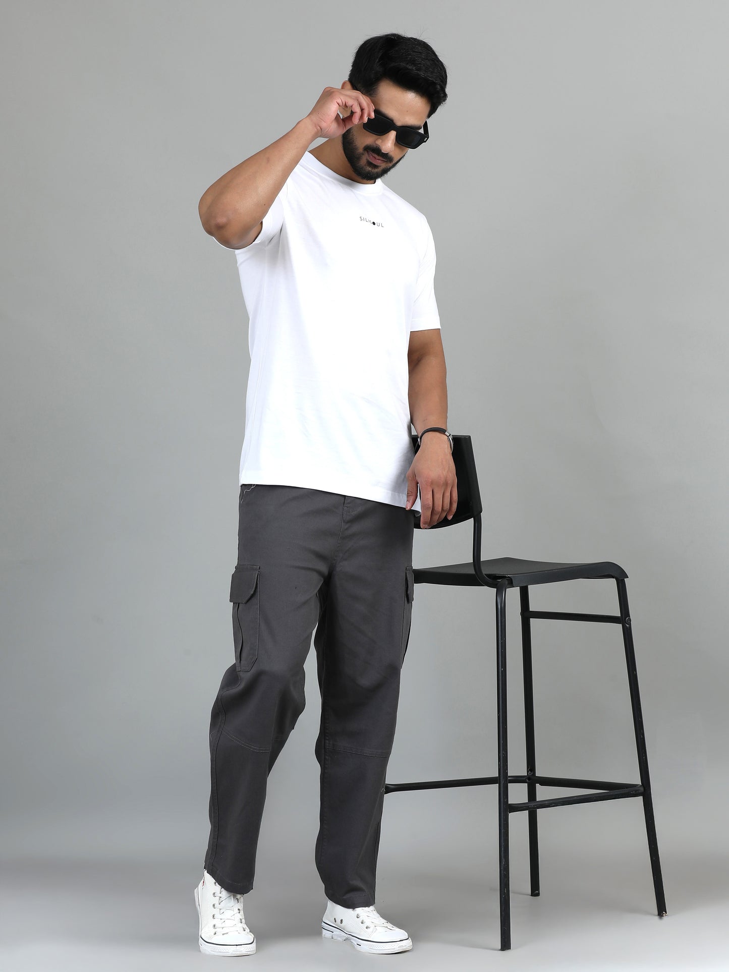 Men's Grey Baggy Fit Solid Cotton Cargo Trousers